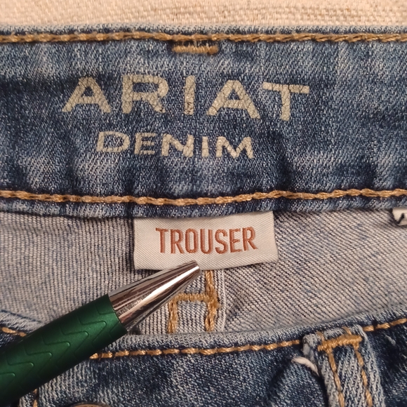 Ariat Distressed Denim Trouser Jeans Women's Size 31 Long - Picture 2 of 11